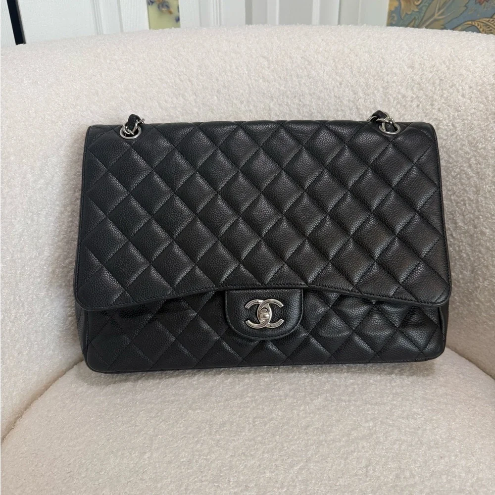 Chanel Black Caviar Maxi Classic Single Flap with Silver Hardware - Picture 3 of 16